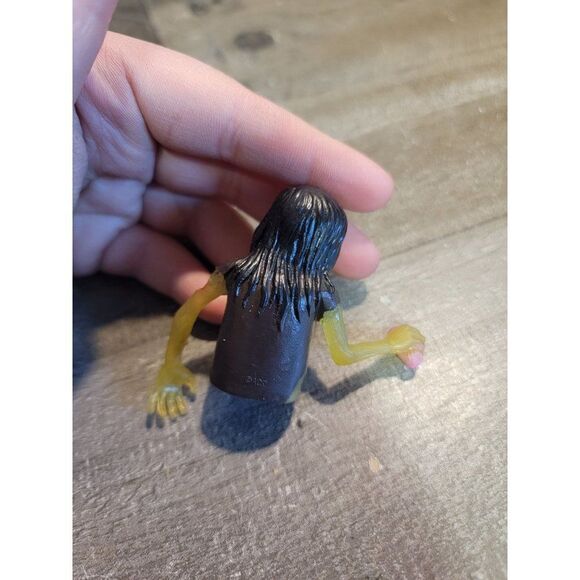 Rubber ACC Woman zombie brains finger puppet glow in the dark halloween toy figu - Picture 4 of 5